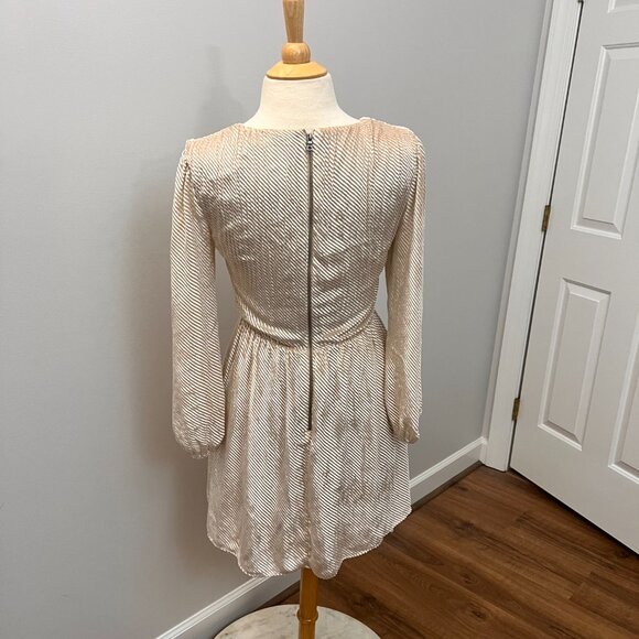 Alice + Olivia Beige Rania Wrap Style Mid-Length Pleated Cocktail Dress Sz 2 - Picture 14 of 15